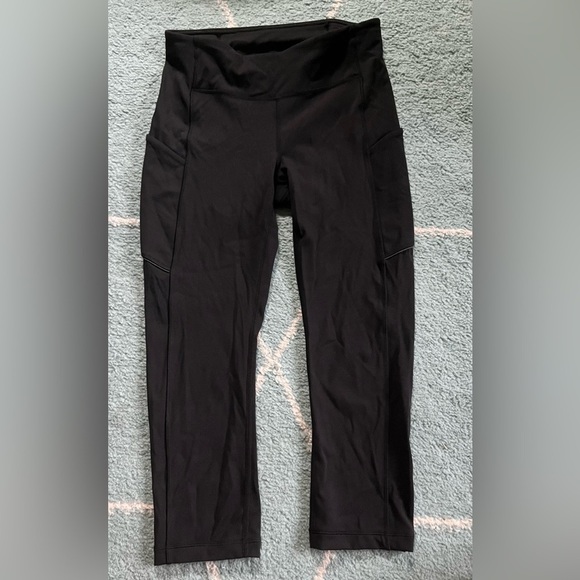 Lululemon Women’s Cropped Leggings w/ Pockets & Reflective Detailing- Si… - Picture 2 of 6